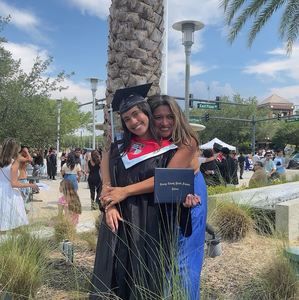 Meet your Posher, Claudia